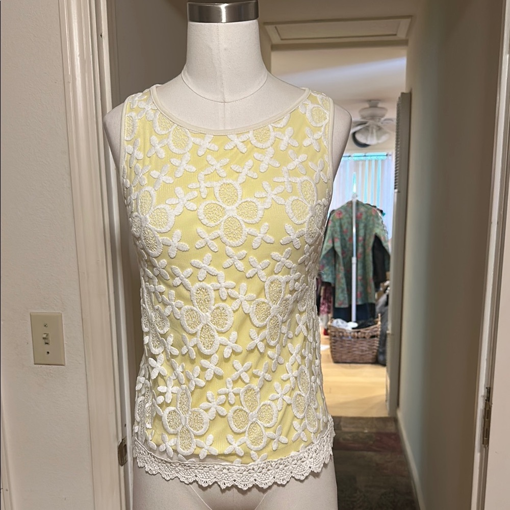 Yellow and White Lace Sleeveless Blouse